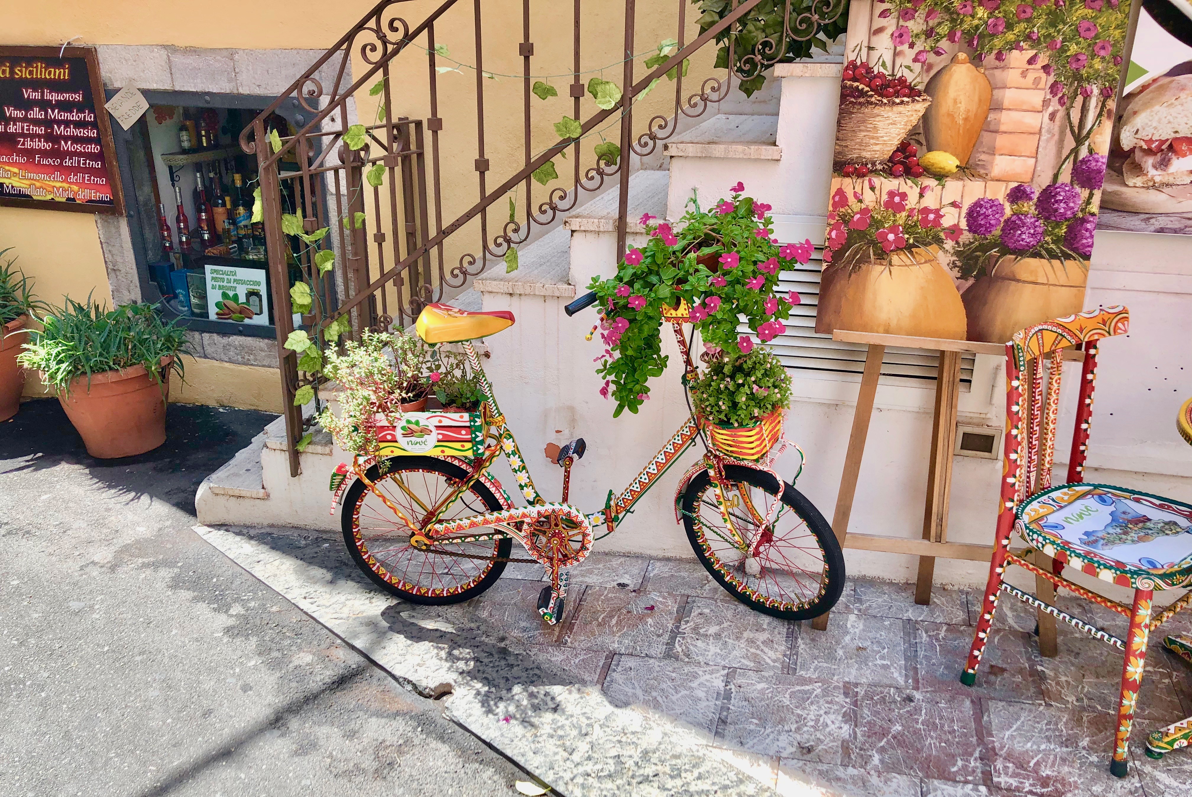 street scene taormina